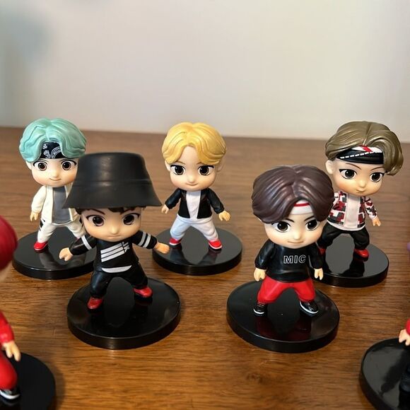 BTS Tiny Figures - Picture 4 of 5
